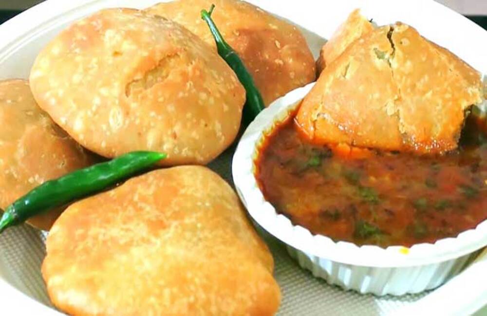 Kachori Sabzi-Jaipur, a popular street food in Varanasi – Uttar Pradesh, is a flavorful dish with crispy kachoris served with spicy potato curry.