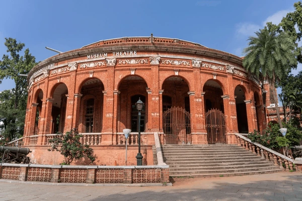 The Government Museum in Chennai is one of the finest museums in South India, famous for its exceptional collection of bronze statues, especially those from the Chola period. It also features a fascinating numismatics gallery, a children's museum, and exhibits on natural history.ir Yousuf Ali Khan Salar Jung III. This museum features artifacts from India, Europe, China, Persia, and Egypt, covering a vast range of historical and artistic periods.