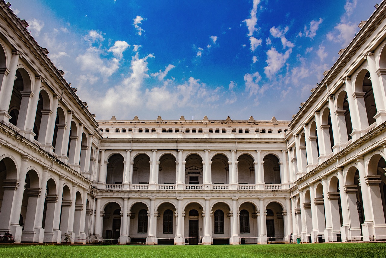 2nd in the list of India's top 10 museums, Indian Museum in Kolkata is the oldest and largest museum in India, housing a vast array of artifacts across six primary sections: Archaeology, Anthropology, Geology, Zoology, Art, and Economic Botany. Its collection ranges from ancient fossils to rare manuscripts and stunning artistic masterpieces. The museum’s Egyptian section, with its mummies and hieroglyphic inscriptions, attracts thousands of visitors every year.