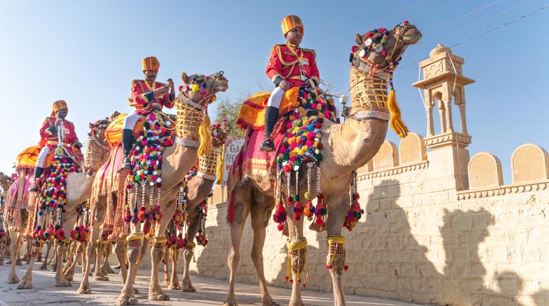 Jaisalmer Desert Festival - Folk dances and camel races under golden sand dunes