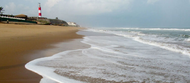 A quiet coastal town ideal for beach walks, seafood, and relaxed vacations along the Bay of Bengal.
