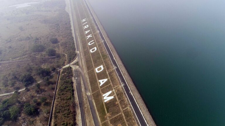 A monumental engineering feat spanning the Mahanadi River, offering scenic views and tranquil waters.