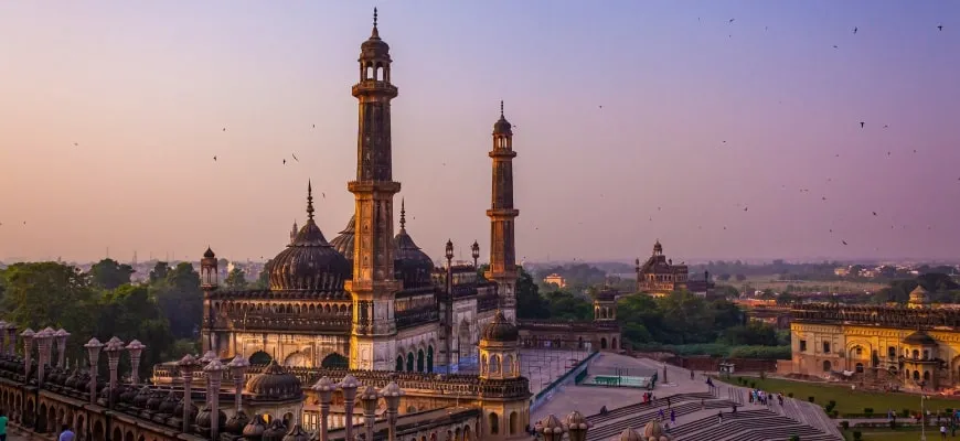 Bara Imambara Lucknow - Mughal-era architecture and Bhool Bhulaiya maze