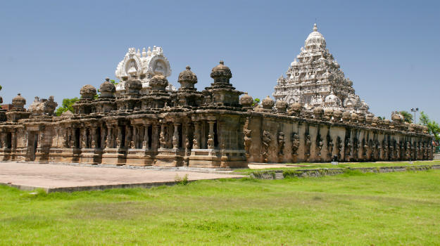 Renowned for ancient temples and rich silk sarees that define elegance.