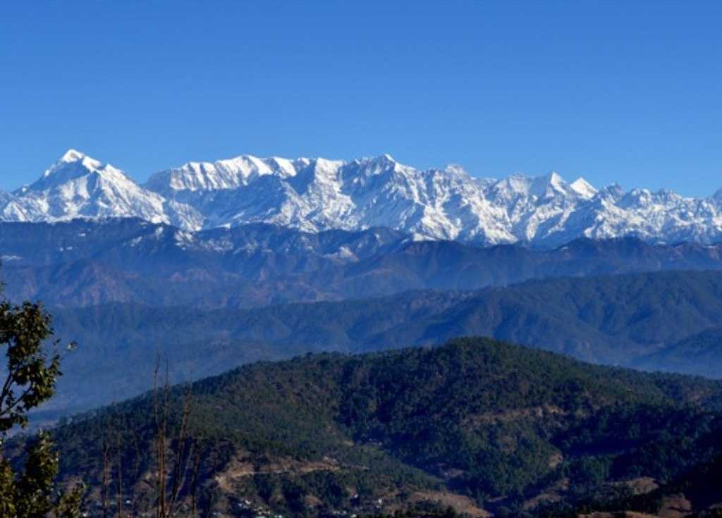 Kausani is one of the hidden gems to visit in Uttarakhand for Himalayan views and tranquility.
