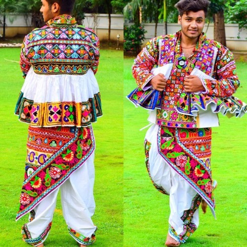 A flared, embroidered upper garment worn with a dhoti, especially by folk dancers during Navratri.