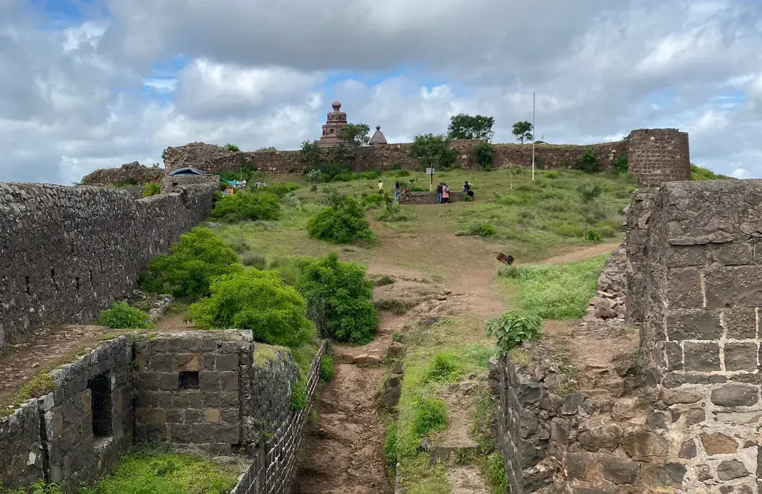 Also known as Sonori Fort, Malhargad is one of the last forts built by the Marathas, Chhattisgarh