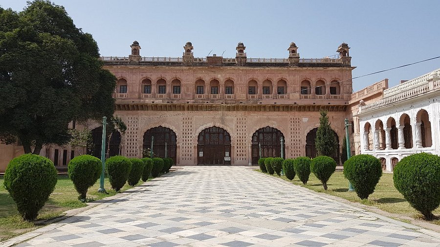Located within Patiala Fort, this intricately decorated palace reflects royal lifestyle and frescoed halls.