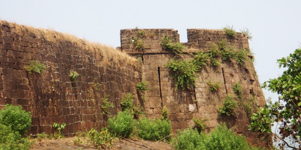 Cabo de Rama Fort in Goa – a dramatic cliffside Portuguese ruin with sweeping views of the Arabian Sea and secluded beaches below.