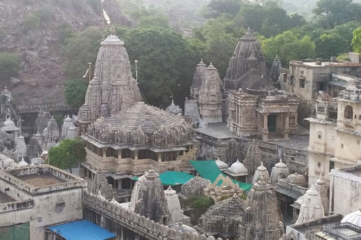 Eklingji Temple is one of the most revered religious places to visit near Udaipur for its cultural and spiritual significance.