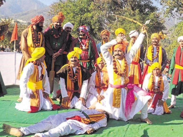 Celebrate tradition with Garhwali folk dance in Rishikesh, a cultural delight.