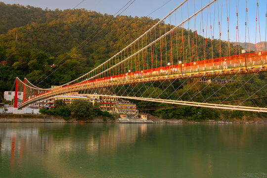 Walk across the legendary Laxman Jhula in Rishikesh, a historic bridge steeped in mythology.