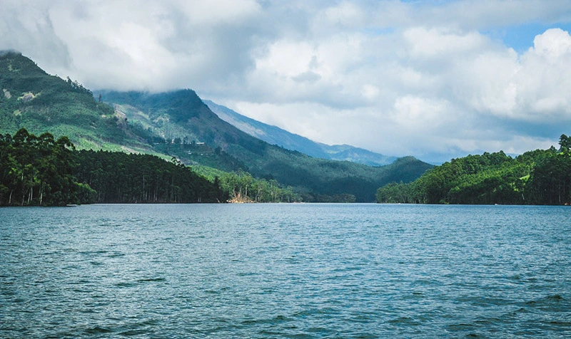 Boating at Mattupetty Dam surrounded by misty hills – scenic places to visit in Munnar
