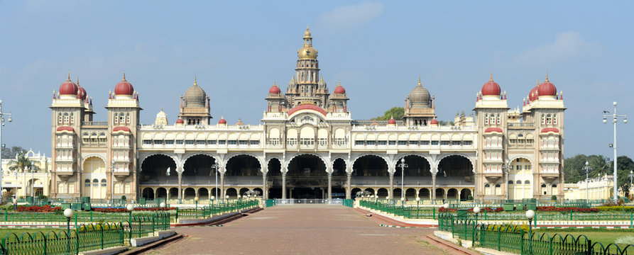Mysuru Palace illuminated at night – among the top places to visit in Mysuru for royal architecture and historyMysuru Palace illuminated at night – among the top places to visit in Mysuru for royal architecture and history