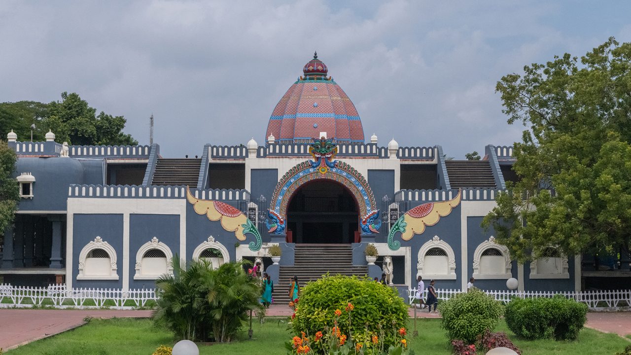 The impressive Valluvar Kottam monument, a cultural place to visit in Chennai.