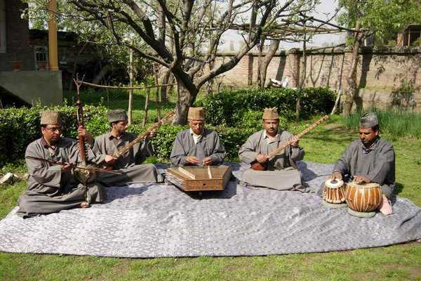 Women performing Wanvun songs at a wedding ceremony in Jammu & Kashmir.