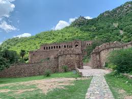 Mysterious Bhangarh Fort, a hidden Rajasthan gem known for legends