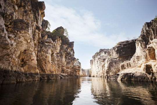 Bhedaghat Marble Rocks, a stunning place to visit in Madhya Pradesh for boat rides and Dhuandhar Falls.