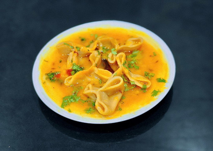 Steamed Dal Peetha dumplings - a traditional Bihari delicacy