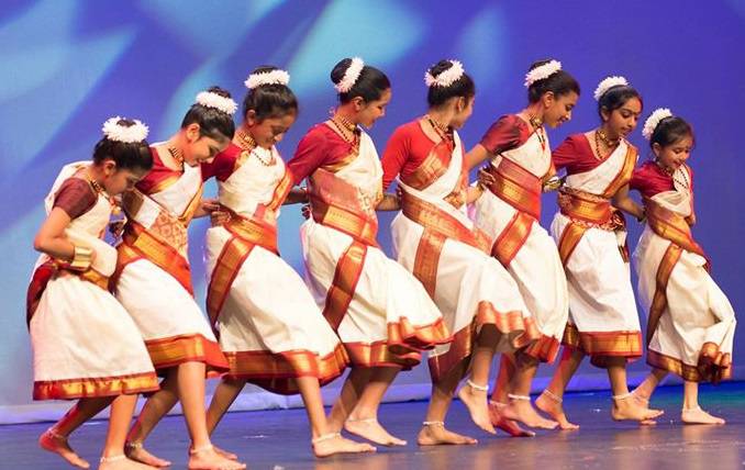 Jhumur folk dance by Assam's tea garden communities