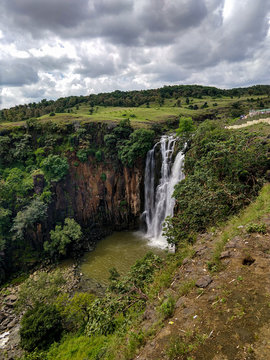 Patalpani Waterfall, a scenic place to visit in Madhya Pradesh near Indore for monsoon beauty.