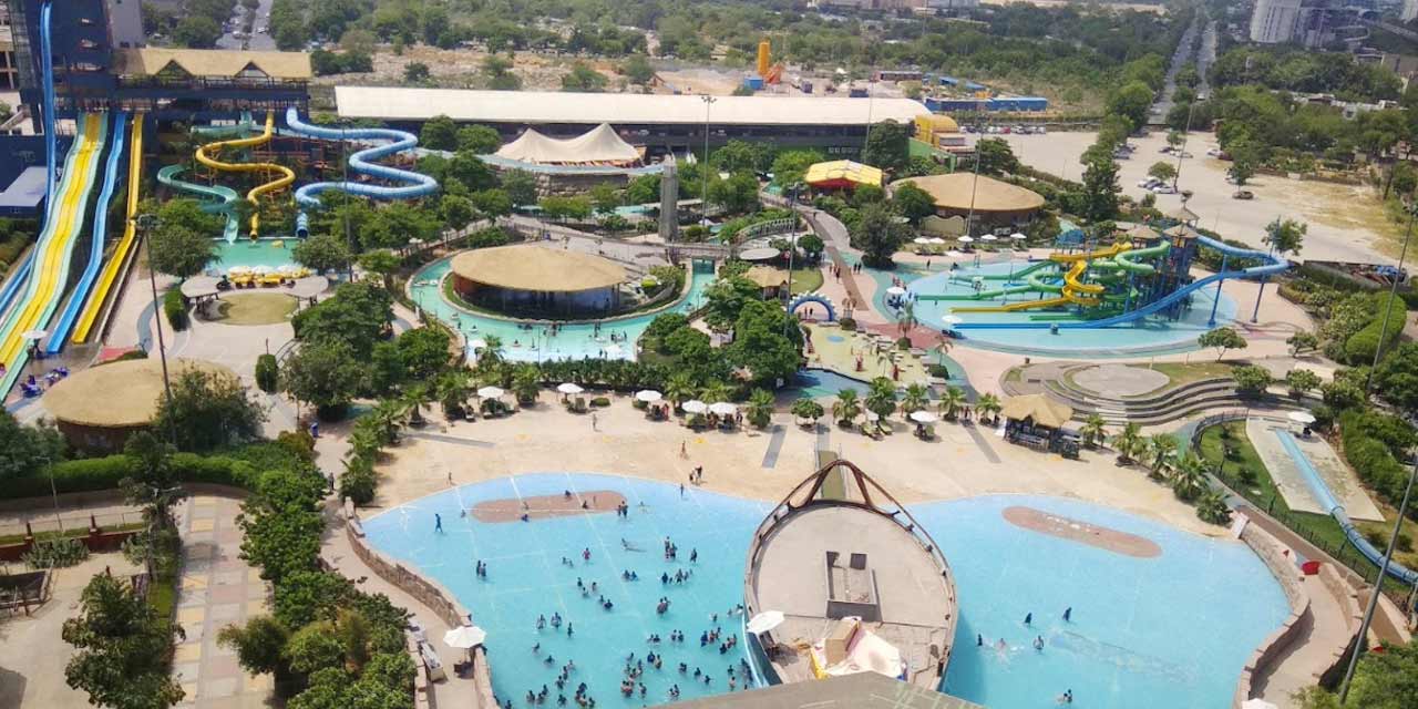 Thrilling rides at Oysters Water Park, Gurugram
