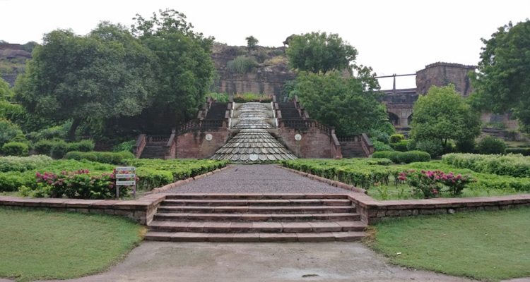 Balsamand Lake garden and palace retreat in Jodhpur.