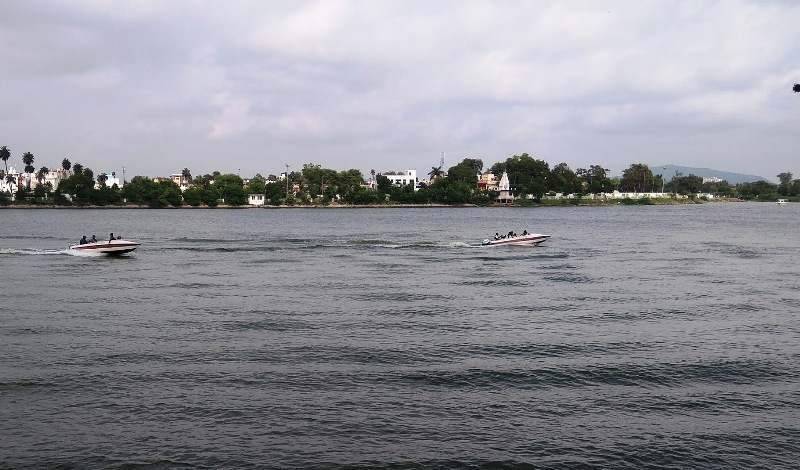 Pipliyapala Lake boating, relaxing activity in Indore