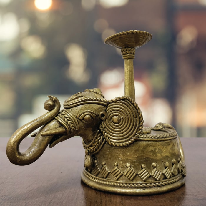 City Page Ranchi artisans demonstrate traditional Dhokra metal crafting.
