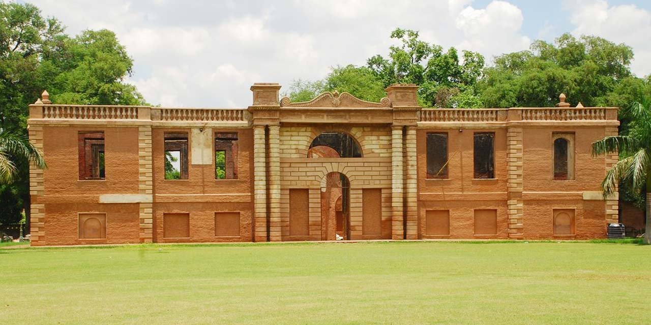 Remains of British-style baroque mansion Dilkusha Kothi, Lucknow