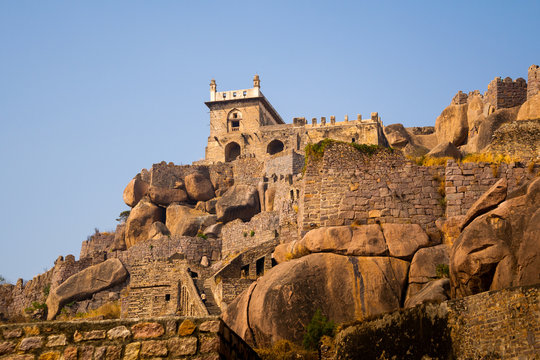 A must-visit place in Hyderabad, famous for its acoustic architecture and diamond trade history.