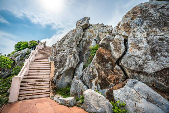 Rocky hilltop where Buddha delivered important sermons