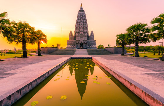 Monks performing prayers at Mahabodhi's Vajrasana meditation platform