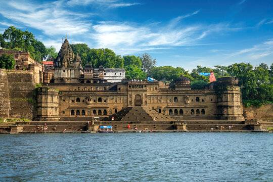 Maheshwar ghats, beautiful riverside place near Indore for saree shopping