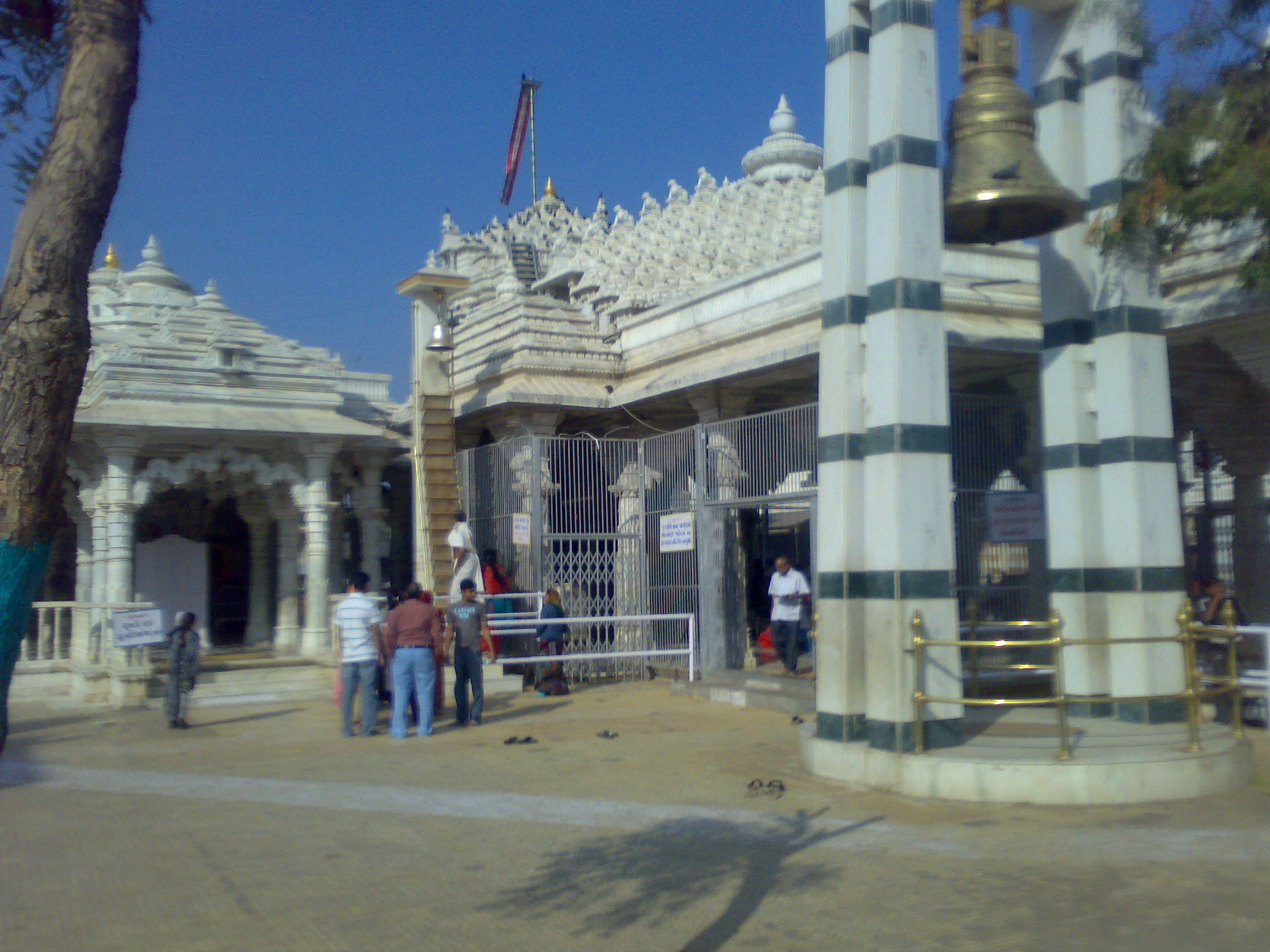 Peaceful Mahudi Jain Temple near Ahmedabad