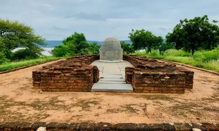 An island museum preserving 3rd-century Buddhist stupas and relics.