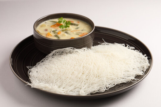 Thin rice noodles (Noolputtu) served with chicken curry