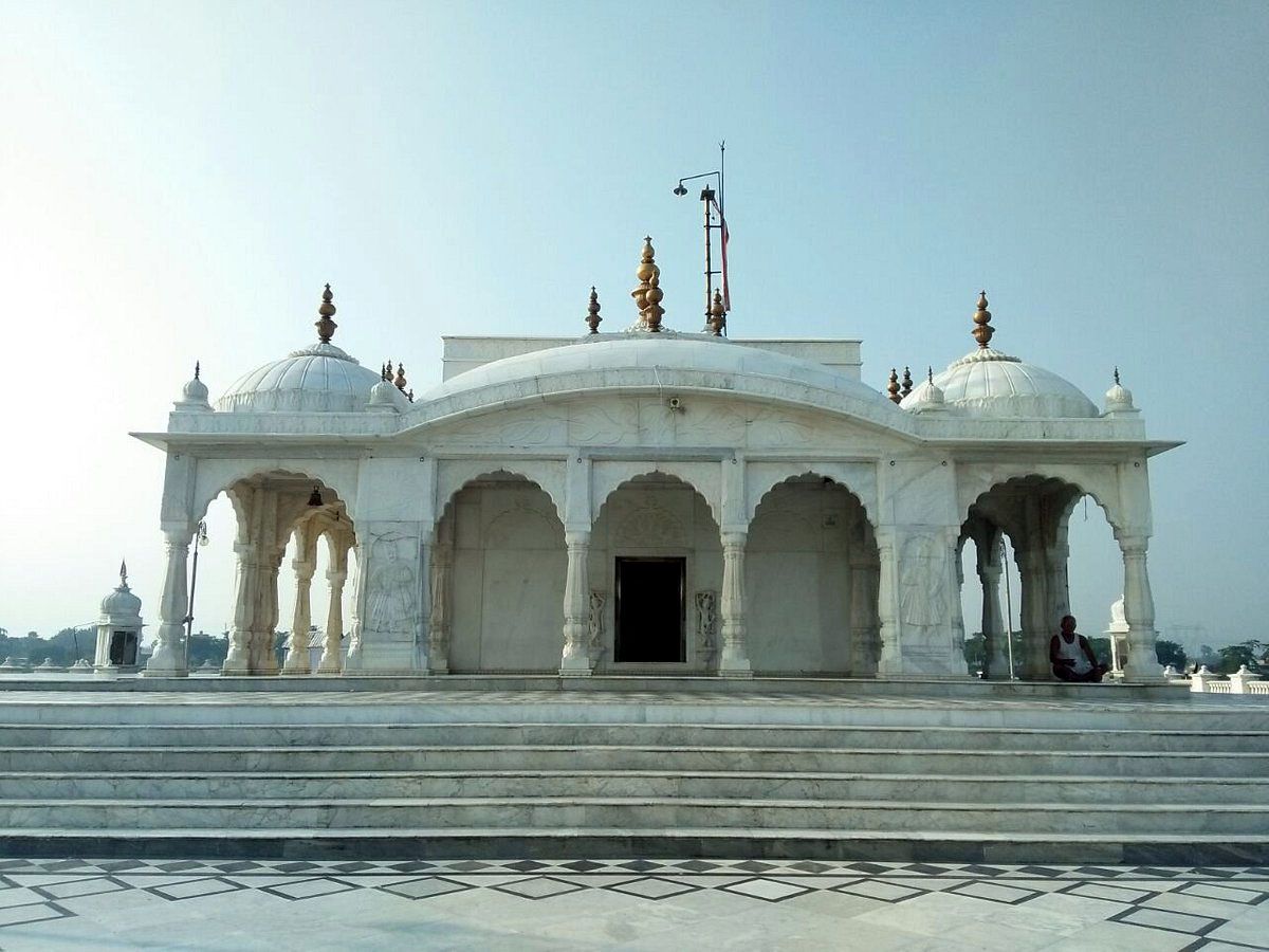 Pawapuri's Jal Mandir, a sacred Jain pilgrimage site near GayaPawapuri's Jal Mandir, a sacred Jain pilgrimage site near Gaya