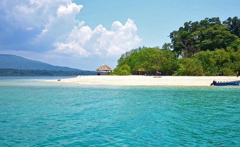 Red Skin Island features serene shores, seasonal coral reefs, and tranquil waters perfect for snorkeling and relaxation.
