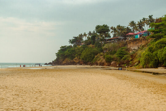 City Page Thiruvananthapuram: Dramatic cliffs and spiritual vibes at Varkala Beach.