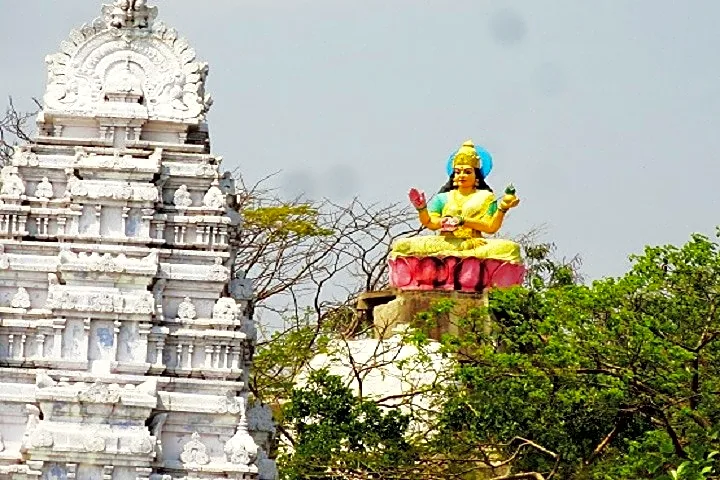Basar Saraswati Temple, a sacred place to visit near Warangal for students seeking blessings.