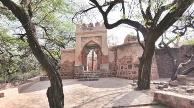 Mysterious Bhuli Bhatiyari Ka Mahal, an offbeat place to visit in Delhi's jungle with medieval hunting lodge ruins.