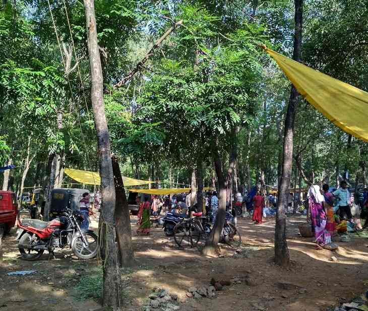 Bustling local market for shopping and street food, a lively place to explore in Rourkela.