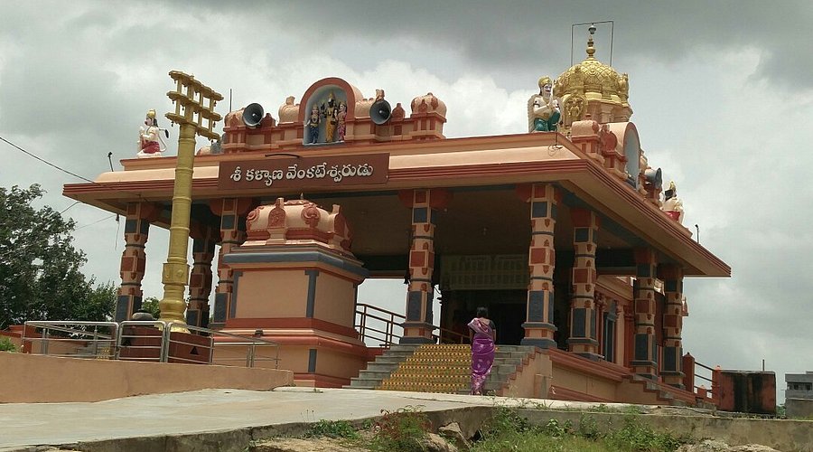 Ancient Jain and Hindu temples along the Godavari River in Dharmapuri.
