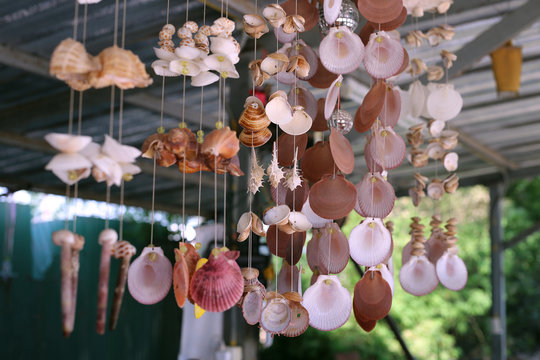 Exquisite handmade seashell crafts from Ratnagiri, showcasing Konkan’s coastal artistry.