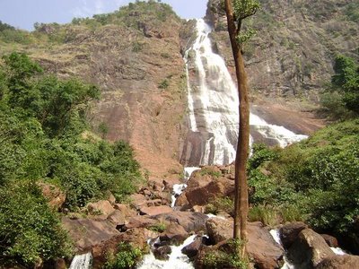 Odisha’s stunning waterfall surrounded by forests, among the best nature places to visit near Rourkela.
