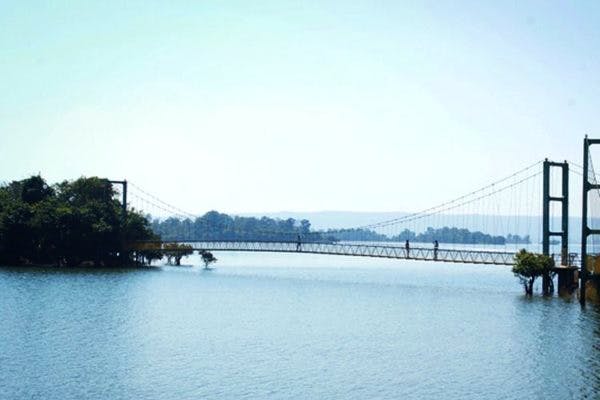 Laknavaram Lake, a scenic place to visit in Warangal with hanging bridges and boat rides.