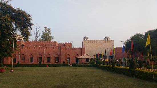 Peaceful Nana Rao Park, among the greenest places to visit in Kanpur.