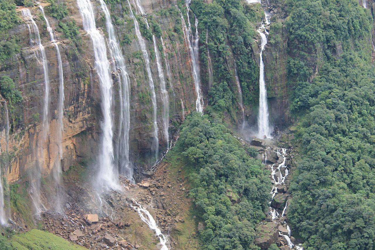 Divides into 7 parts and looks amazing during rainy season.
