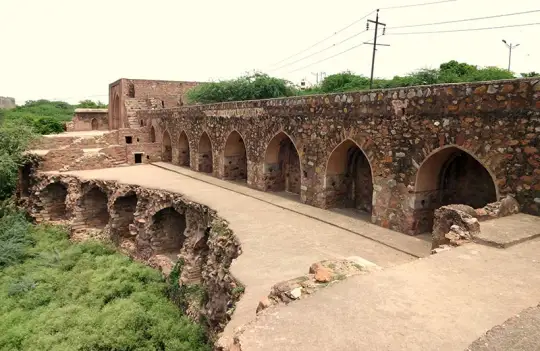 Ancient Satpula Bridge, one of Delhi's hidden historical places to visit with remarkable Tughlaq-era water conservation tech.